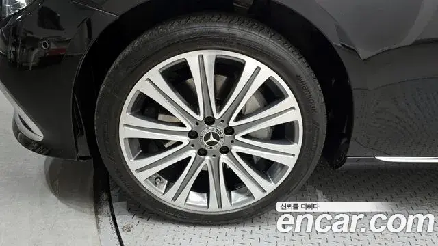 Mercedes-Benz E-Class 2023 — ფოტო 9/20