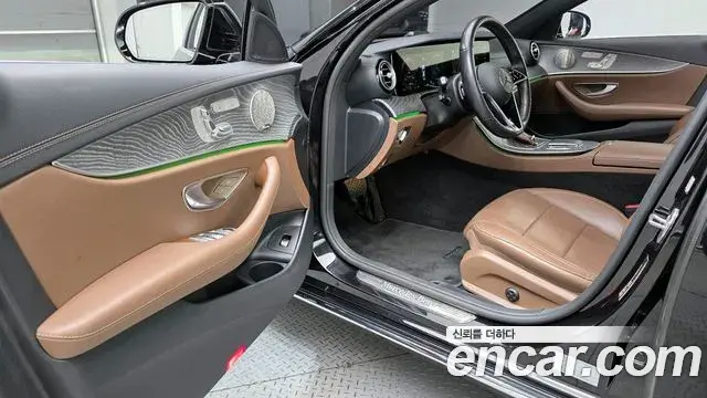 Mercedes-Benz E-Class 2023 — ფოტო 19/20