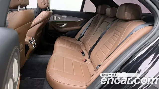 Mercedes-Benz E-Class 2023 — ფოტო 8/20