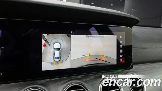 Mercedes-Benz E-Class 2023 — ფოტო 16/20
