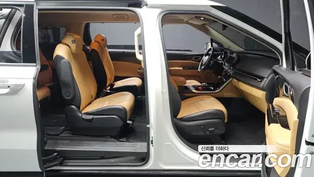 Kia Carnival 2022 — Фото 19/20