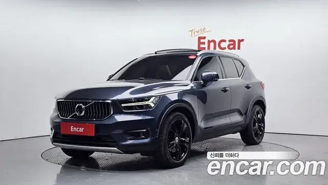 Volvo XC40 2021 — Фото 1/20