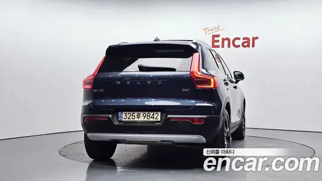 Volvo XC40 2021 — Фото 4/20