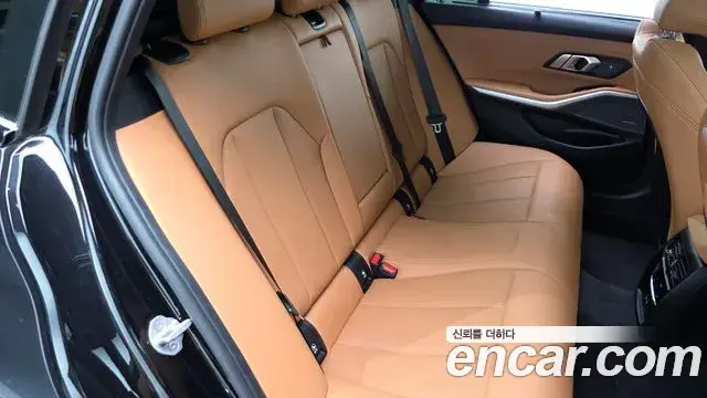 BMW 3 Series 2024 — Photo 8/20