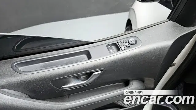 Hyundai Staria 2024 — Фото 17/20