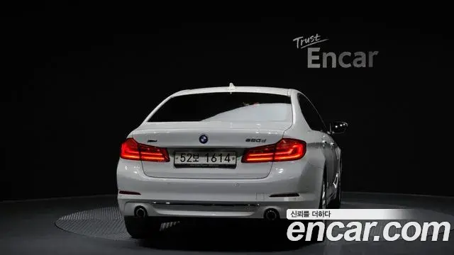 BMW 5 Series 2018 — Фото 4/20
