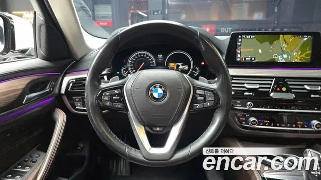 BMW 5 Series 2018 — Фото 13/20