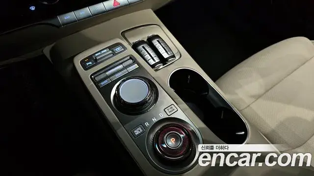 Genesis GV70 2023 — ფოტო 18/20
