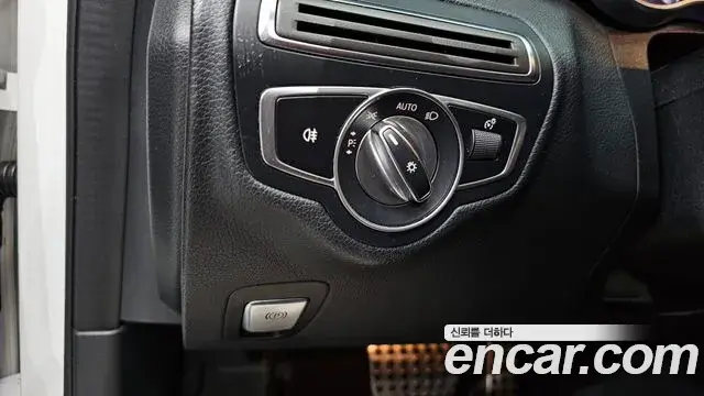 Mercedes-Benz C-Class 2019 — Фото 14/20
