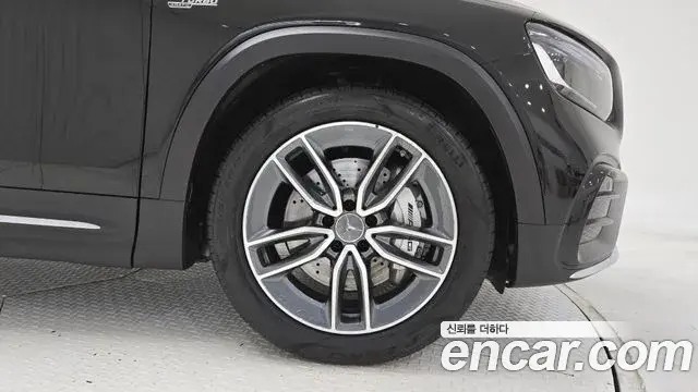 Mercedes-Benz GLB-Class 2025 — Photo 1/17