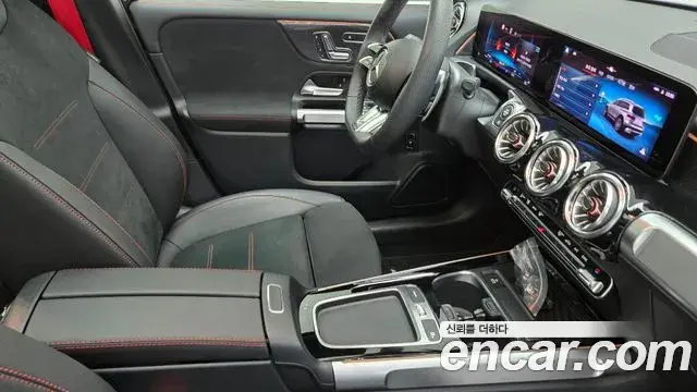 Mercedes-Benz GLB-Class 2025 — Photo 10/17