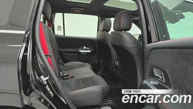 Mercedes-Benz GLB-Class 2025 — Photo 11/17