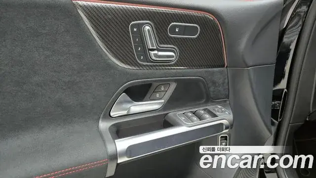 Mercedes-Benz GLB-Class 2025 — Photo 8/17