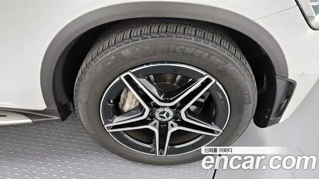 Mercedes-Benz GLC-Class 2020 — Photo 8/20