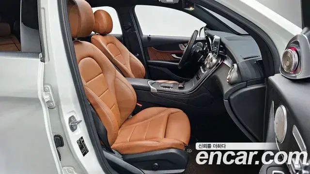 Mercedes-Benz GLC-Class 2020 — Photo 10/20
