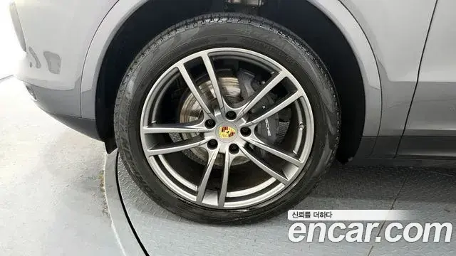 Porsche Cayenne 2020 — Photo 2/20