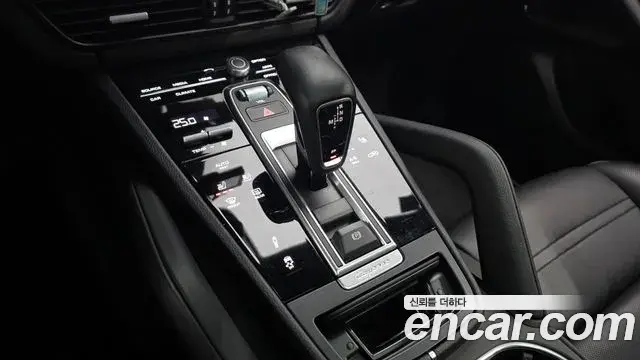 Porsche Cayenne 2020 — Photo 13/20