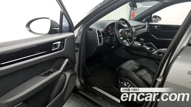 Porsche Cayenne 2020 — Photo 11/20