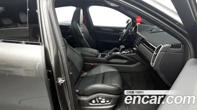 Porsche Cayenne 2020 — Photo 14/20