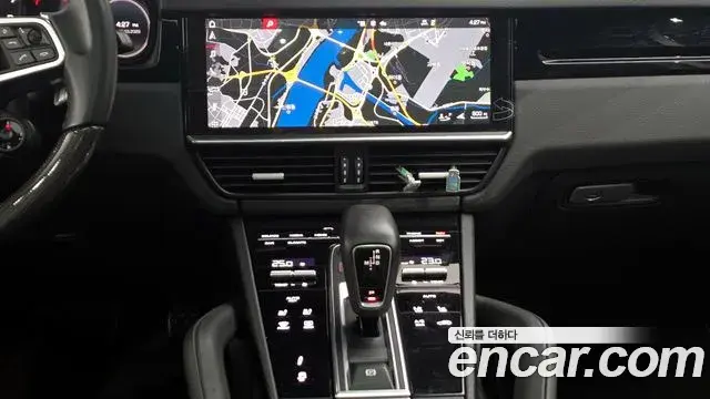 Porsche Cayenne 2020 — Photo 12/20