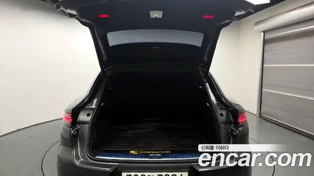 Porsche Cayenne 2020 — Photo 1/20