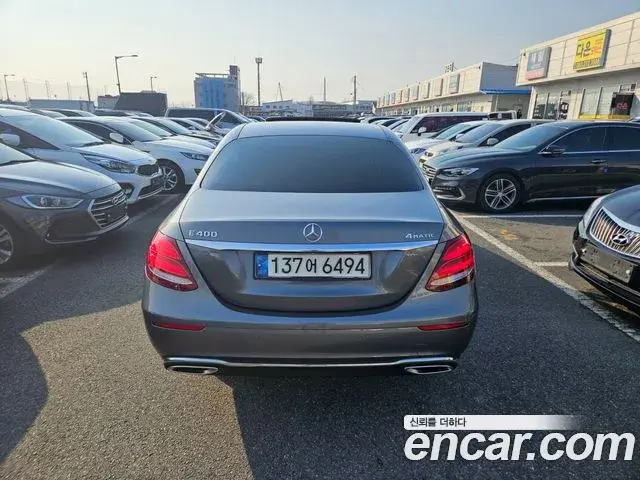 Mercedes-Benz E-Class 2018 — ფოტო 17/19