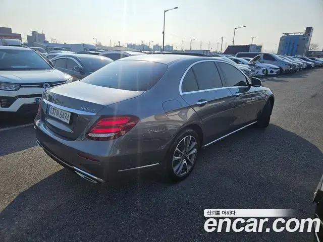 Mercedes-Benz E-Class 2018 — ფოტო 8/19