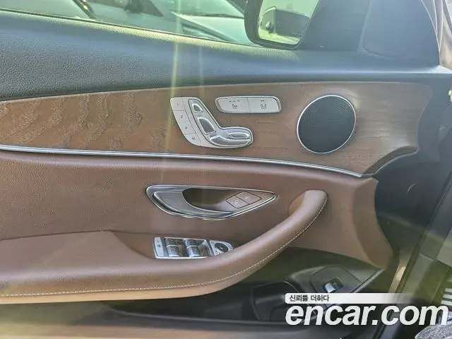 Mercedes-Benz E-Class 2018 — ფოტო 19/19