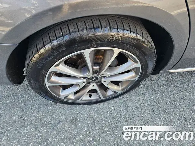 Mercedes-Benz E-Class 2018 — ფოტო 14/19
