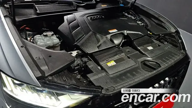 Audi Q8 2023 — Photo 8/20