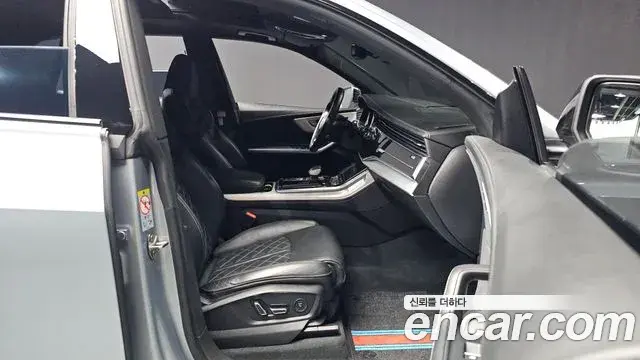 Audi Q8 2023 — Photo 9/20
