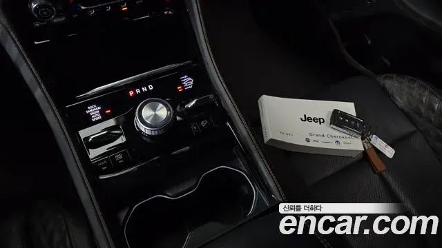 Jeep Grand Cherokee 2021 — ფოტო 14/20