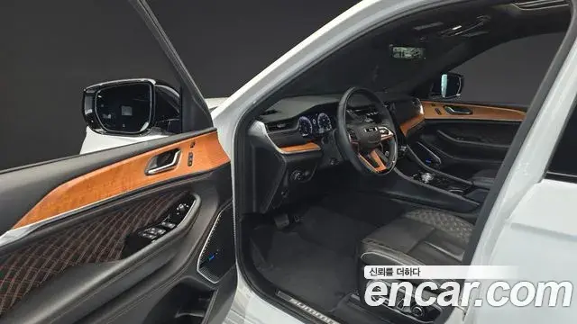 Jeep Grand Cherokee 2021 — ფოტო 17/20
