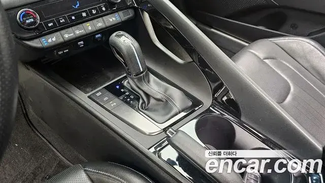Hyundai The New Avante Hybrid 2022 — Photo 11/20