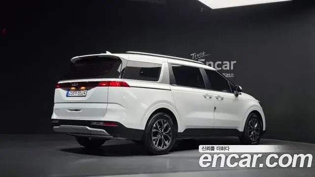 Kia Carnival 2023 — Фото 2/20