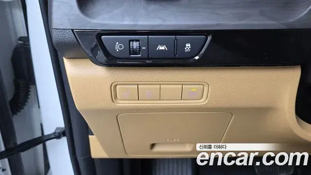 Kia Carnival 2023 — Фото 17/20