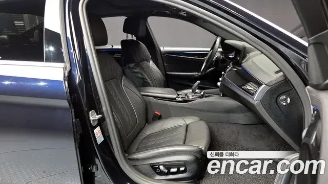 BMW 5 Series 2019 — Şəkil 14/20