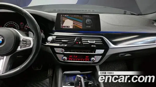 BMW 5 Series 2019 — Şəkil 9/20
