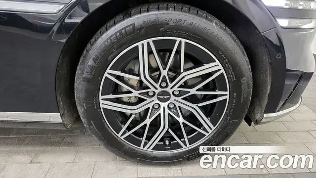 Genesis G90 2022 — Photo 10/20
