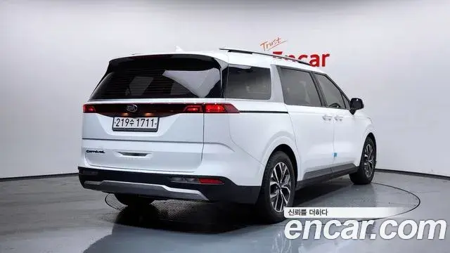 Kia Carnival 2021 — Photo 2/20