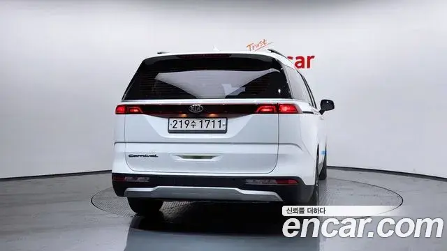 Kia Carnival 2021 — Photo 4/20