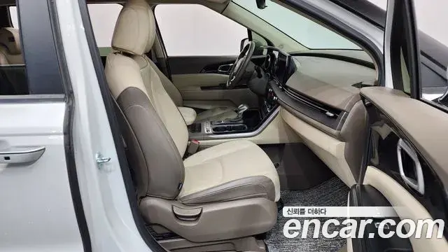 Kia Carnival 2021 — Photo 11/20