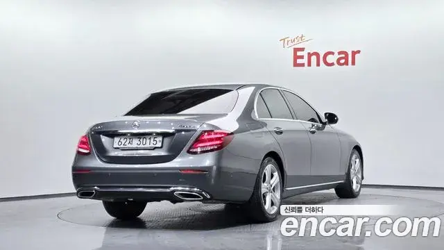 Mercedes-Benz E-Class 2018 — Photo 6/20