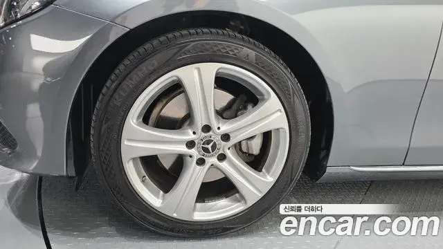 Mercedes-Benz E-Class 2018 — Photo 13/20