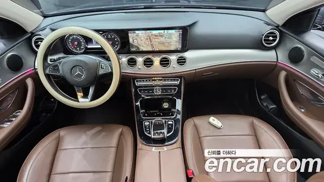 Mercedes-Benz E-Class 2018 — Photo 19/20
