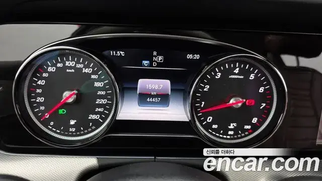 Mercedes-Benz E-Class 2018 — Photo 9/20