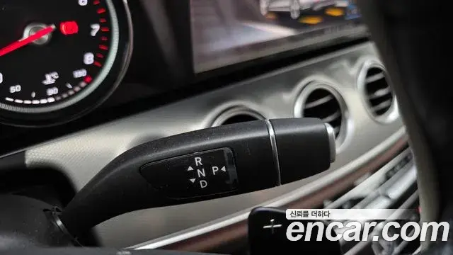 Mercedes-Benz E-Class 2018 — Photo 7/20