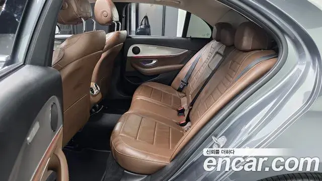 Mercedes-Benz E-Class 2018 — Photo 2/20