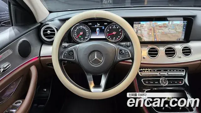 Mercedes-Benz E-Class 2018 — Photo 10/20