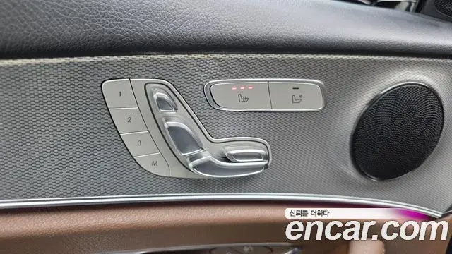 Mercedes-Benz E-Class 2018 — Photo 17/20